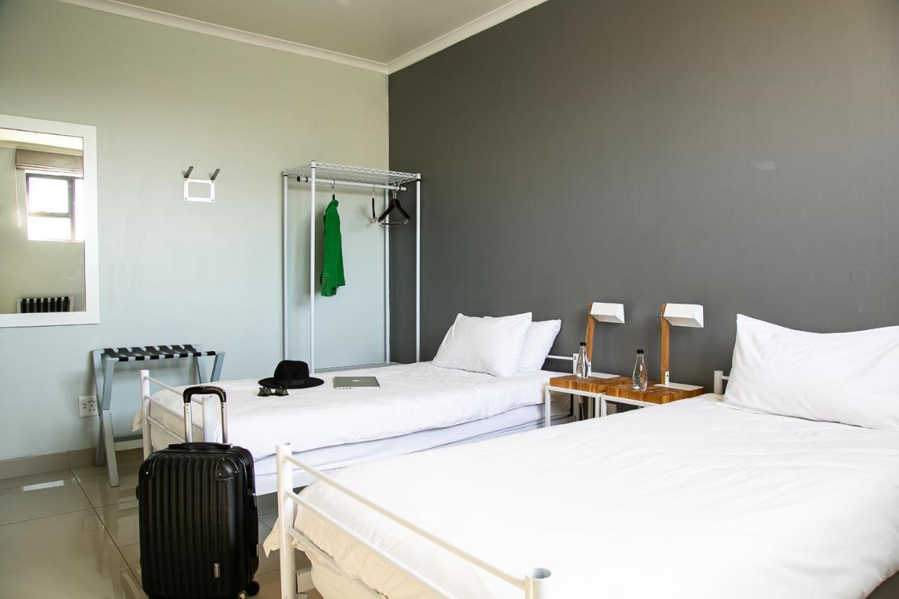 Zzzone Boutique Hostel ヘルマナス エクステリア 写真