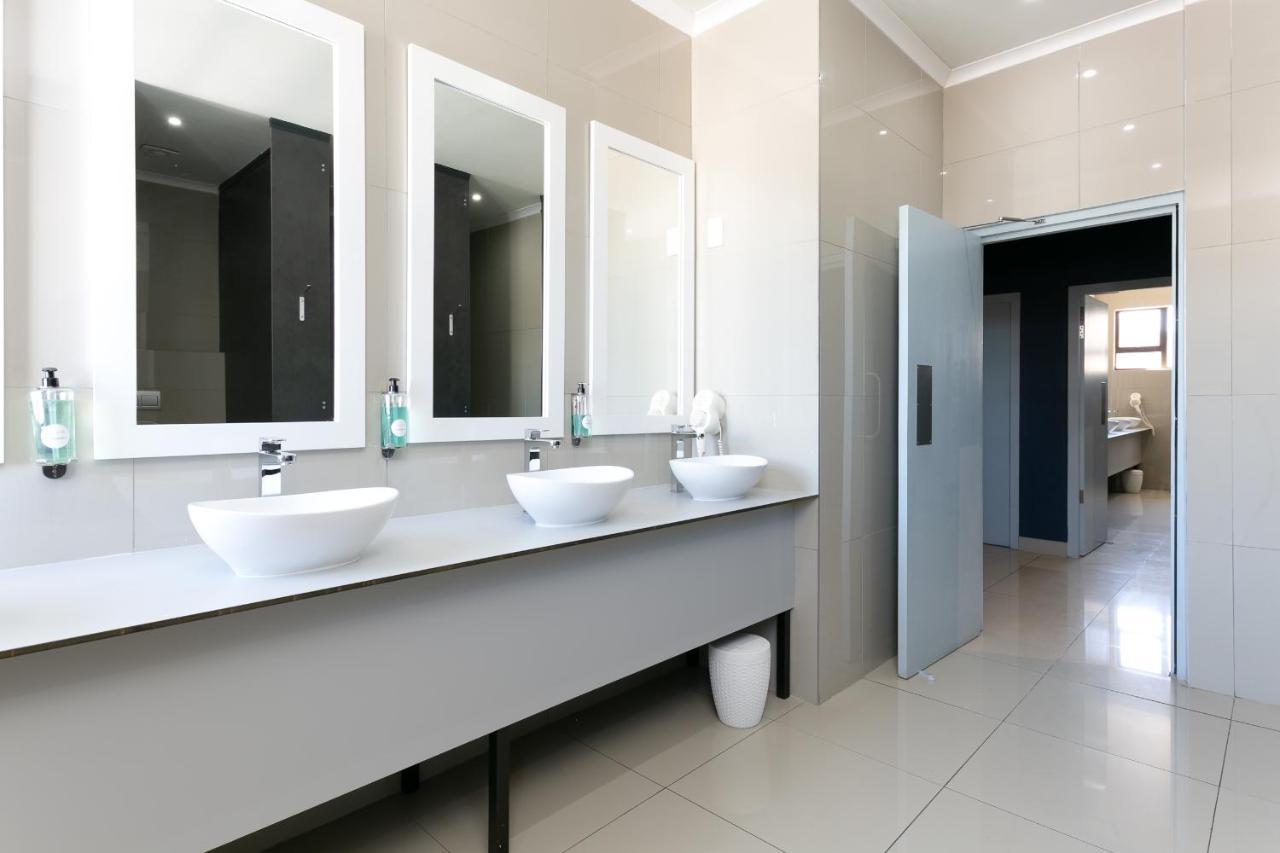 Zzzone Boutique Hostel ヘルマナス エクステリア 写真