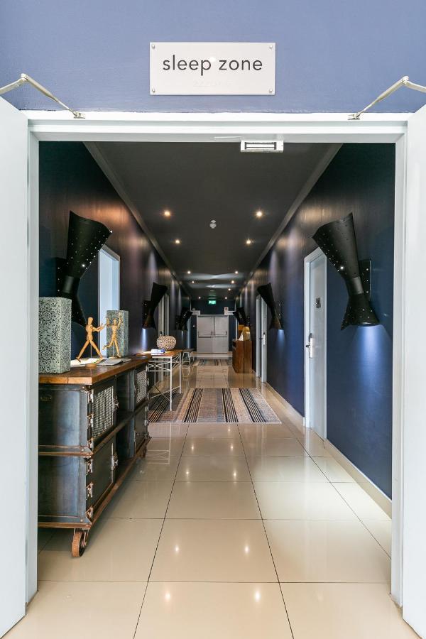 Zzzone Boutique Hostel ヘルマナス エクステリア 写真