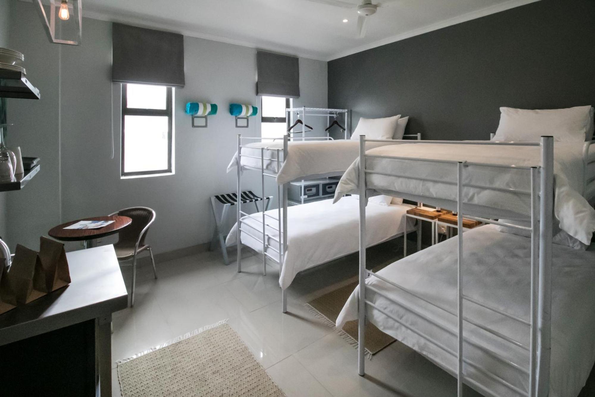 Zzzone Boutique Hostel ヘルマナス エクステリア 写真